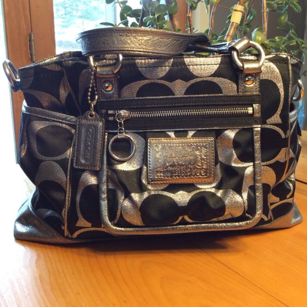 🚫 SOLD🚫Authentic Coach Poppy * black silver